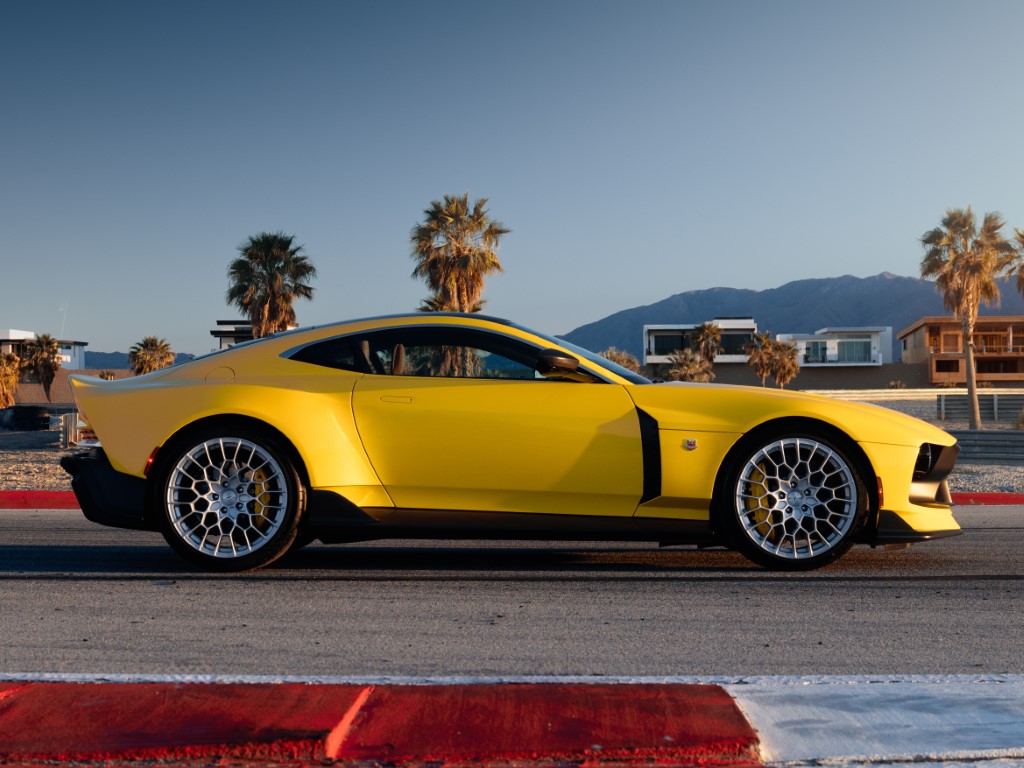 Aston Martin Valour 5.2 V12 (Manual)